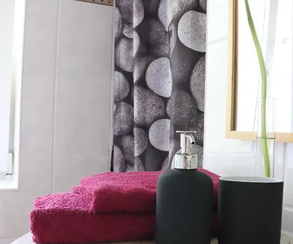 Gutenberg - Helle Und Geräumige In Uninähe *